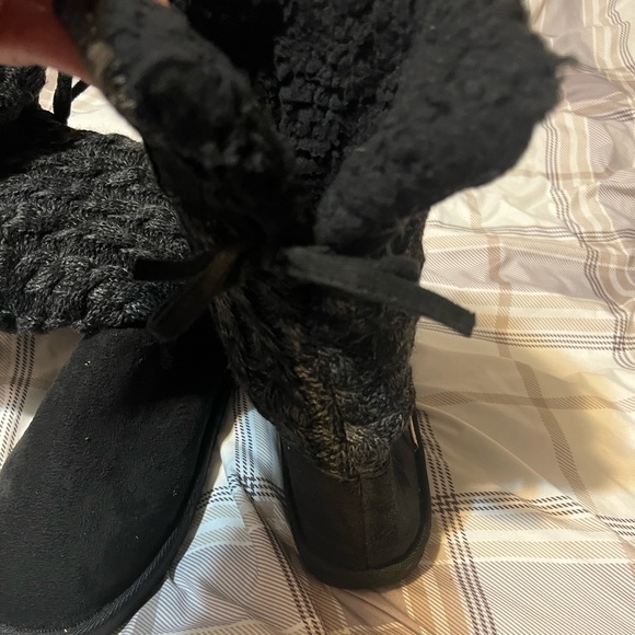 Women’s fuzzy boots - Picture 3 of 4